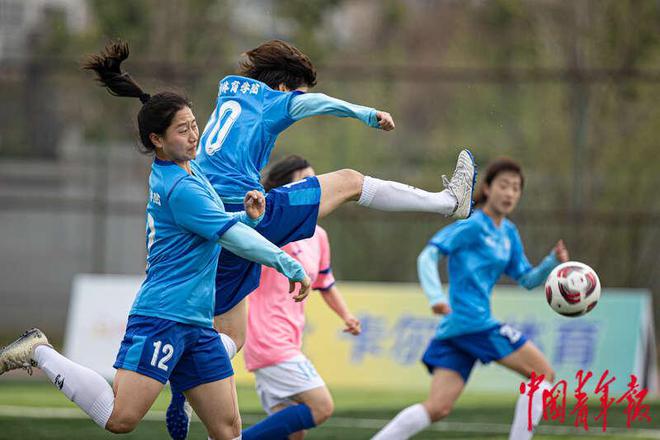 精彩比赛！中国女子足球队晋级决赛赢得赛胜